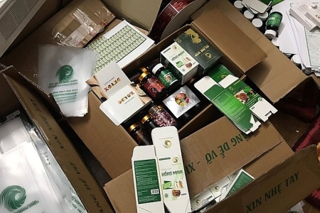 Hà Nội: Bắt hơn 1 tấn thực phẩm chức năng tự chế