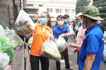 Bình Dương: 1,6 tỷ đồng hỗ trợ hàng hóa cho người dân trong khu cách ly ở TP. Thủ Dầu Một