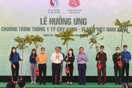 Thủ tướng dự Lễ hưởng ứng chương trình trồng 1 tỷ cây xanh tại Nghệ An