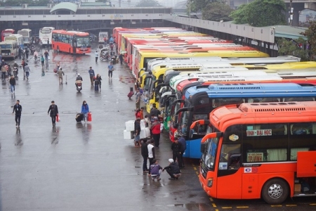 Hà Nội: Bỏ giãn cách hành khách trên các phương tiện vận tải liên tỉnh