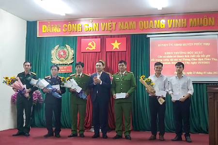 BIDV khen thưởng lực lượng công an, bộ đội và bảo vệ đã tham gia bắt đối tượng cướp ngân hàng