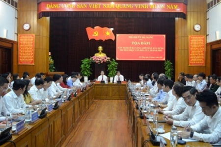 Tọa đàm “Văn nghệ sĩ Đà Nẵng góp phần xây dựng thương hiệu văn hóa của thành phố”