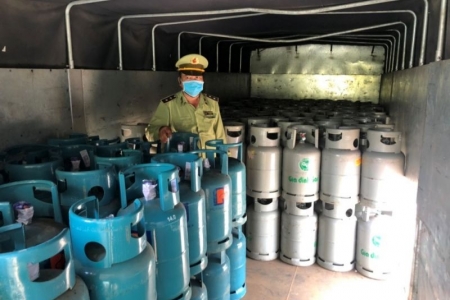 Tiền Giang: Tạm giữ 300 bình gas trị giá khoảng 150 triệu đồng có dấu hiệu giả mạo nhãn hiệu