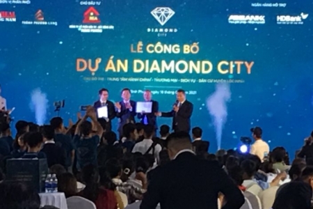 Lộc Ninh (Bình Phước): Chưa hoàn thiện hạ tầng, dự án Diamond City đã rao bán rầm rộ?