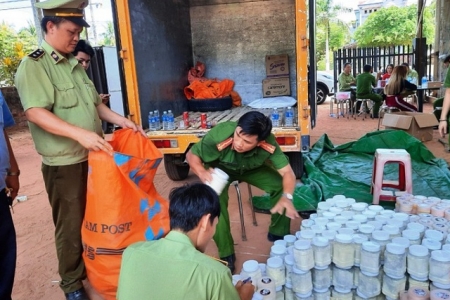 Bình Định: Tạm giữ hàng nghìn sản phẩm thực phẩm, hóa mỹ phẩm không hóa đơn chứng từ