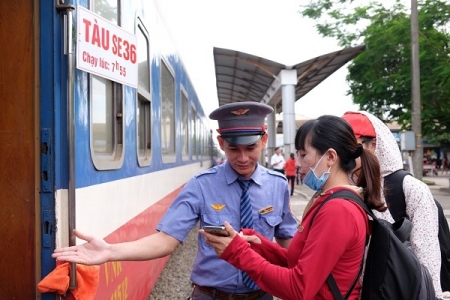 Thí sinh đi thi và nhập học đại học, cao đẳng được giảm giá vé tàu