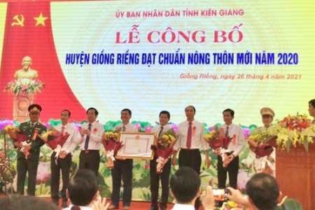 Công bố huyện Giồng Riềng đạt chuẩn nông thôn mới