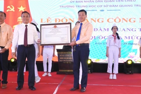 Quận Liên Chiểu (Đà Nẵng): Trường THCS Đàm Quang Trung đón Bằng công nhận đạt chuẩn Quốc gia mức độ 1