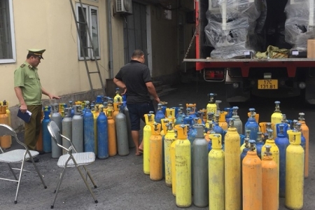 Hà Tĩnh: Thu giữ số lượng lớn "khí cười" không rõ nguồn gốc xuất xứ