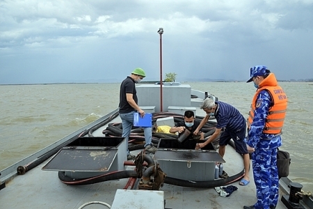 Bộ tư lệnh Vùng Cảnh sát biển 1: Tạm giữ tàu chở 30.000 kg dầu FO không rõ nguồn gốc