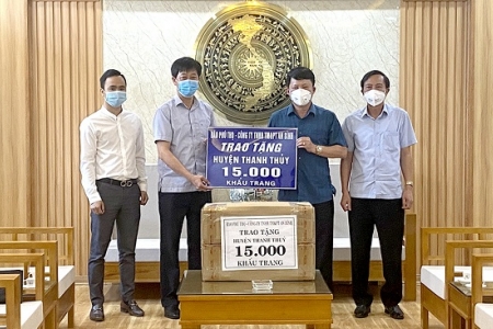 Trao tặng 15.000 khẩu trang y tế cho huyện Thanh Thủy (Phú Thọ)