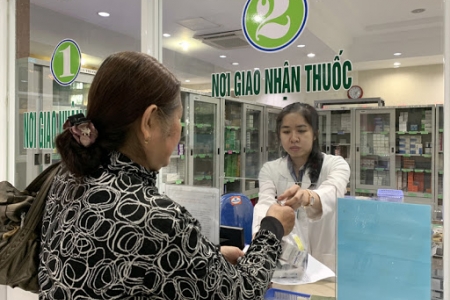 TP.HCM: Người dân mua thuốc có triệu chứng sốt, ho, đau họng, khó thở phải khai báo y tế