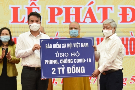 Bảo hiểm Xã hội Việt Nam trao 2 tỷ đồng ủng hộ phòng chống dịch Covid-19