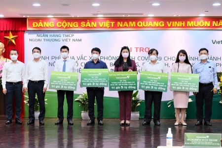 Vietcombank tài trợ 40 tỷ đồng trong đợt cao điểm quyên góp ủng hộ, phòng chống dịch Covid-19