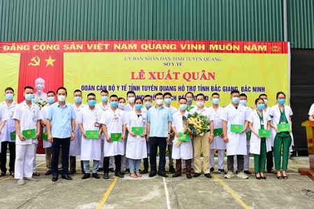 Tuyên Quang: 22 cán bộ y tế lên đường hỗ trợ Bắc Giang chống dịch