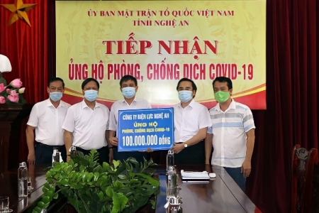 Công ty Điện lực Nghệ An ủng hộ 100 triệu đồng vào Quỹ phòng, chống dịch Covid-19