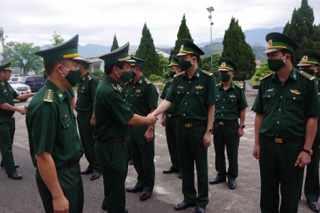 Tư Lệnh Bộ đội biên phòng kiểm tra công tác phòng chống dịch và xuất nhập cảnh tại Lào Cai