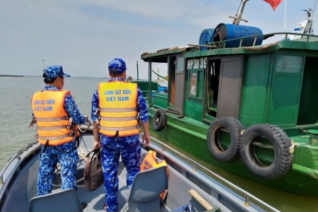 Bộ Tư lệnh Vùng Cảnh sát biển 1 tạm giữ 25.000 lít dầu DO không rõ nguồn gốc