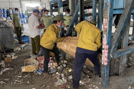 Vĩnh Long: Tiêu hủy trên 20.000 sản phẩm bị tịch thu do vi phạm hành chính trị giá hơn 1 tỷ đồng