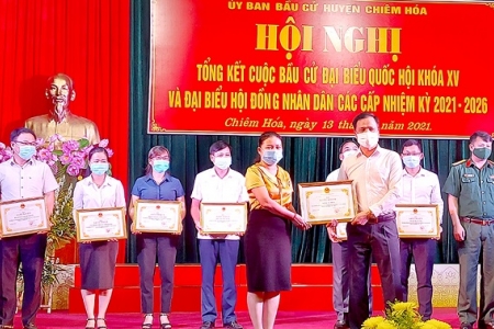 Chiêm Hóa (Tuyên Quang) khen thưởng 52 tập thể, 142 cá nhân có thành tích xuất sắc trong công tác bầu cử