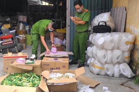 Hà Nội: Khởi tố nhóm đối tượng sản xuất hàng giả là thực phẩm và mỹ phẩm ở huyện Đông Anh