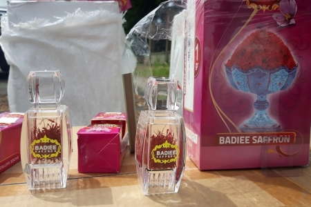 Hải Phòng: Thu giữ 15.000 hộp nước hoa và hơn 50 kg nhụy hoa nghệ tây “vô chủ”