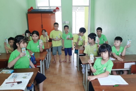 Món quà từ Vinamilk đến với các em nhỏ giữa ngày hè ‘mùa giãn cách’