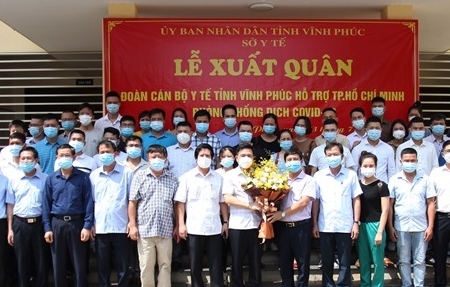 40 cán bộ y tế ở Vĩnh Phúc lên đường hỗ trợ TP. HCM chống dịch Covid-19