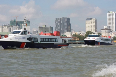 “Luồng xanh đường thủy” bắt đầu vận chuyển hàng trăm tấn lương thực, thực phẩm thiết yếu từ miền Tây về TP.HCM