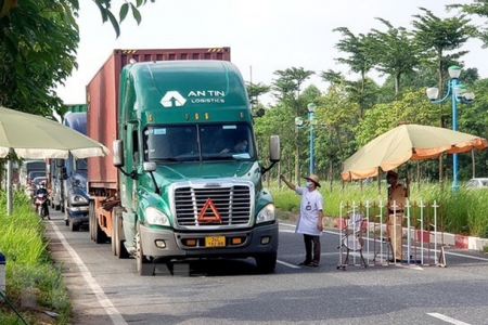 Đảm bảo lưu thông hàng hoá thiết yếu: Tập trung tháo gỡ khó khăn về logistic trong thương mại điện tử