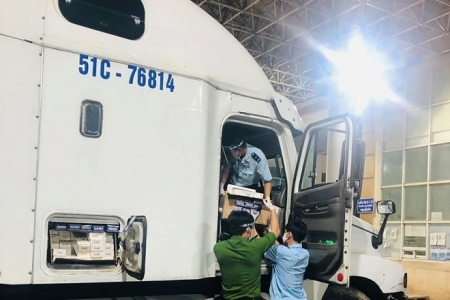 Tây Ninh: Bắt giữ 10.000 bao thuốc lá lậu tại cửa khẩu Mộc Bài