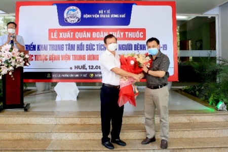 Tăng cường thêm 191 thầy thuốc vào Trung tâm Hồi sức tích cực của Bệnh viện Trung ương Huế đến Thành phố Hồ Chí Minh