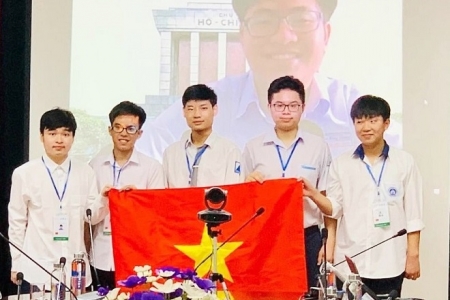 Hà Nội: Khen thưởng 10 cá nhân có thành tích xuất sắc trong kỳ thi Olympic quốc tế năm học 2020 - 2021