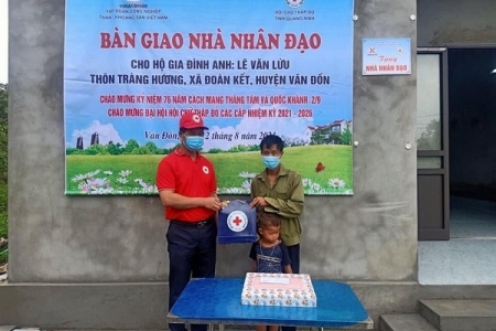 Huyện Vân Đồn (Quảng Ninh): Bàn giao nhà nhân đạo cho hộ nghèo trên địa bàn