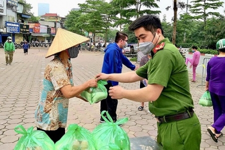 TP. Hồ Chí Minh: Khởi động chương trình "Tấm lòng mùa dịch, sản sẻ yêu thương"