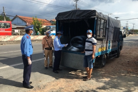 Tiền Giang: Phát hiện 1,3 tấn dây thép không có nhãn hàng hóa