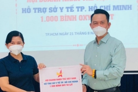 Trao 1.000 bình oxy cho Sở Y tế TP. Hồ Chí Minh