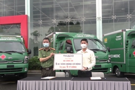 Thaco Auto: Tài trợ Bệnh viện 199 5 xe tiêm chủng lưu động hiện đại