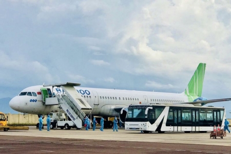 Bamboo Airways đưa đoàn y bác sĩ tiếp viện miền Nam chống dịch và công dân Bình Định hồi hương