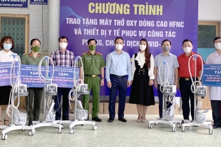 Tuyên Quang: Trao tặng thiết bị y tế cho 4 bệnh viện