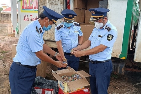 Gia Lai: Xe tải “luồng xanh” chở hơn 3.000 bánh Trung thu nhập lậu