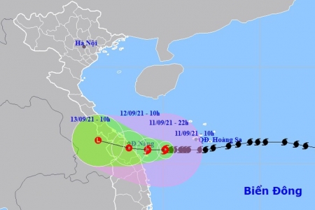 Bão số 5 đang tiến gần bờ biển Quảng Trị - Quảng Ngãi