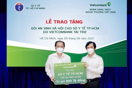 Vietcombank trao tặng gói an sinh xã hội 100 tỷ đồng cho Sở Y tế TP. HCM