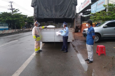 Tiền Giang: Kịp thời ngăn chặn 9 tấn nguyên liệu sản xuất thức ăn chăn nuôi vi phạm nhãn đang trên đường đi tiêu thụ