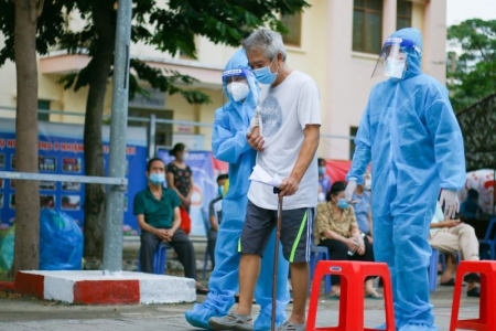 TP. Hồ Chí Minh: Tăng tốc tiêm mũi 2 để bao phủ vắc xin phòng Covid-19