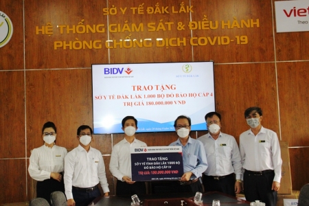 Đắk Lắk: BIDV trao tặng 1.000 đồ bộ bảo hộ phòng chống dịch Covid-19