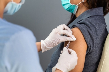 TP. Hồ Chí Minh: Người dân có thể đăng kí tiêm vaccine mũi 1 qua tổng đài 8066