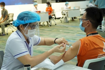 TP. Hồ Chí Minh: Gần 100% người trên 18 tuổi đã tiêm mũi 1 vaccine phòng Covid-19