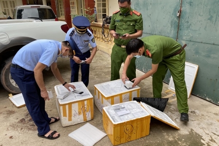 Lạng Sơn: Tạm giữ hàng nghìn linh kiện điện thoại không rõ nguồn gốc xuất xứ