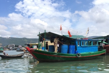 Quảng Ninh: Liên tiếp bắt giữ tàu chở dầu không rõ nguồn gốc